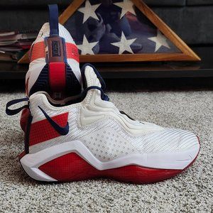 NIKE LEBRON SIZE 7.5 INDOOR COURT USE ONLY OUTGROWN